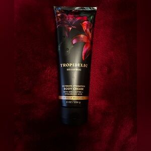 Bath and Body Works Tropidelic full size body moisturizer NWT